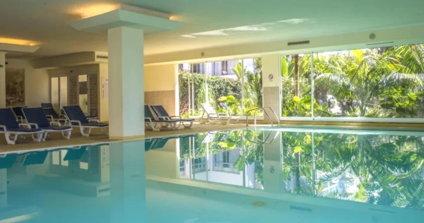 Dorisol Buganvilia Studio Hotel em São Martinho, Funchal piscina interior aquecida com spa