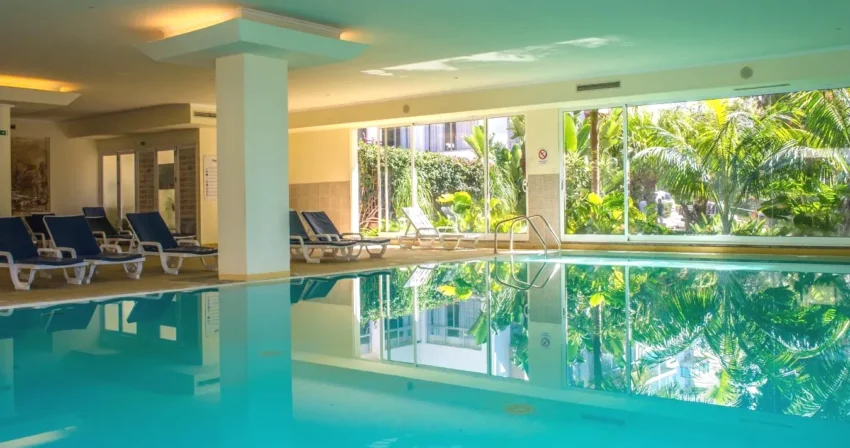 Dorisol Mimosa Studio Hotel espaço de bem-estar com piscina interior em São Martinho, Funchal