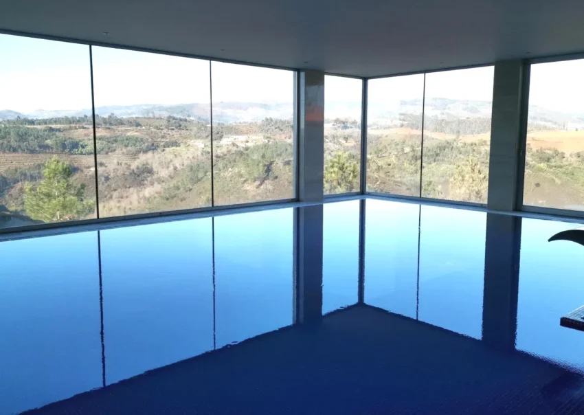 Espaço de spa com piscina interior Agua Hotels Mondim de Basto em Mondim de Basto