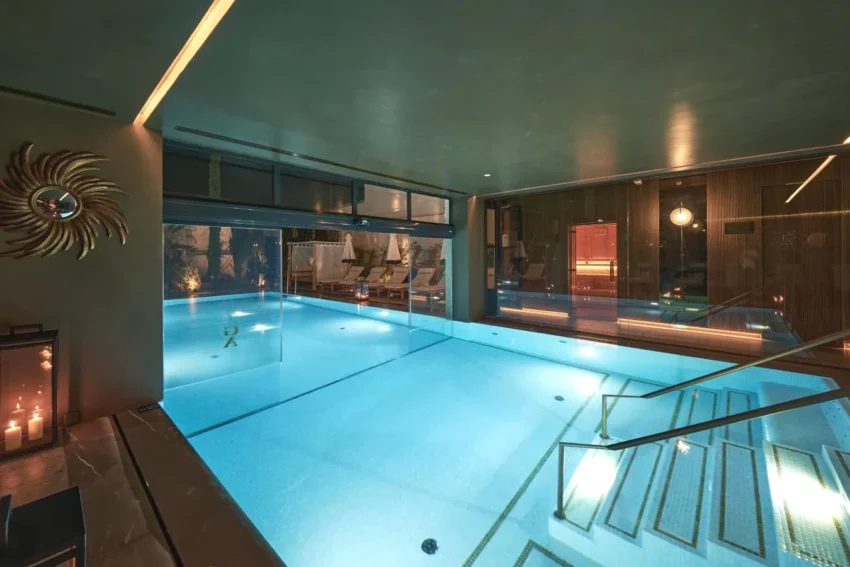 GA Palace Hotel & Spa, a XIXth-Century Villa espaço de spa com piscina interior em União de Freguesias do Centro, Porto