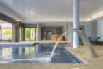 Hotel Rural Vale Do Rio piscina interior com hidromassagem em Oliveira de Azemeis