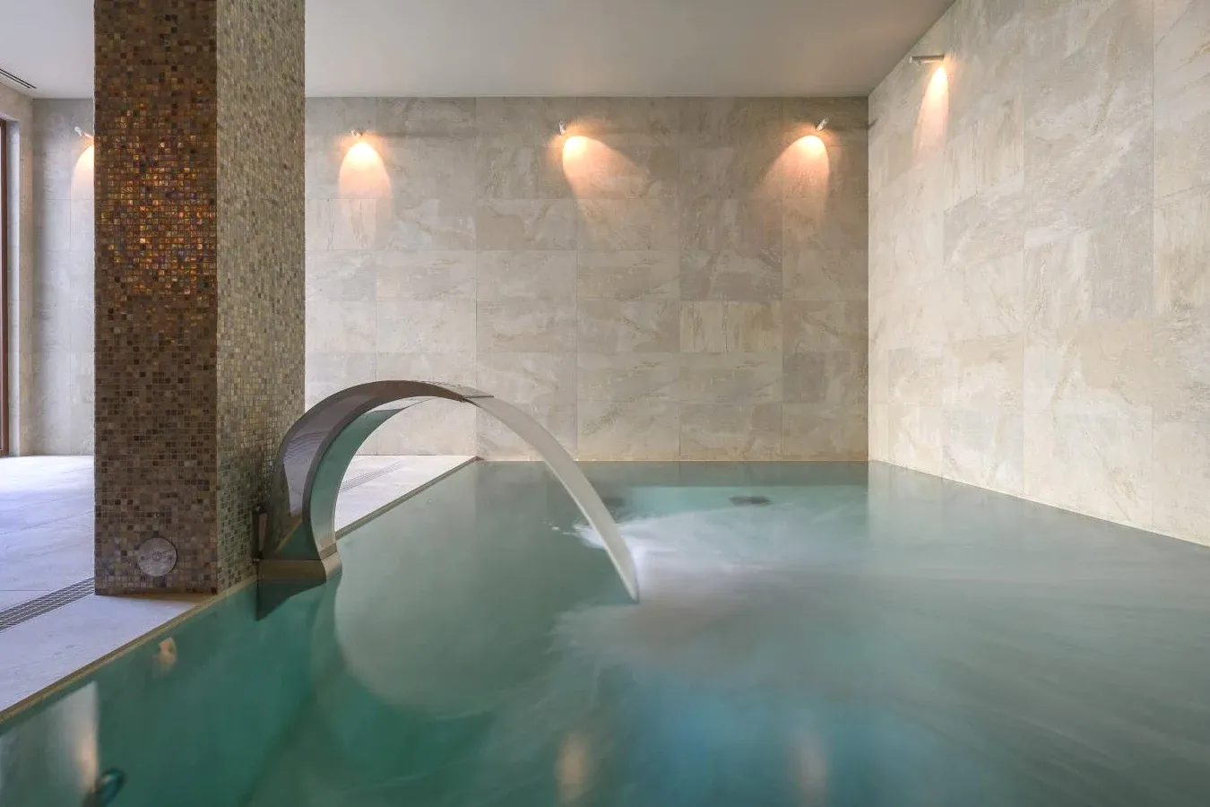 INNSiDE by Meliá Braga Centro spa interior com piscina em Braga INNSiDE by Meliá Braga Centro spa interior com piscina em Braga
