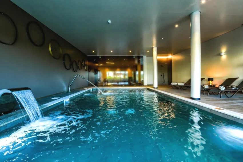 MW Douro Wine & Spa piscina interior com spa em Santa Marta de Penaguião