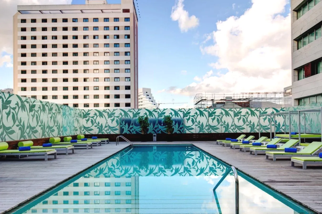 Piscina ao ar livre VIP Grand Lisboa Hotel & Spa em Lisboa Piscina ao ar livre VIP Grand Lisboa Hotel & Spa em Lisboa