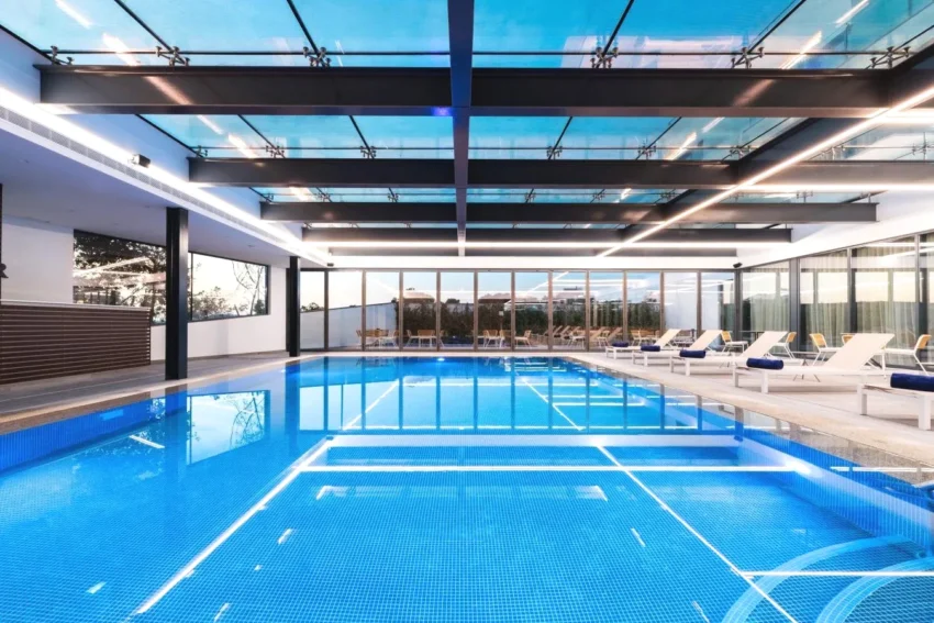 Piscina interior aquecida com spa Eurostars Matosinhos em Matosinhos
