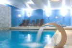 Piscina interior aquecida com spa Hotel de Guimaraes Business & SPA em Guimarães
