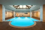 Piscina interior aquecida com spa Onyria Quinta da Marinha Hotel em Cascais