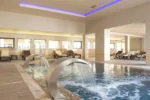 Piscina interior aquecida com spa Vila Gale Collection Braga em Braga