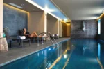 Piscina interior com hidromassagem em Monte Gordo The Prime Energize Hotel & SPA - Algarve