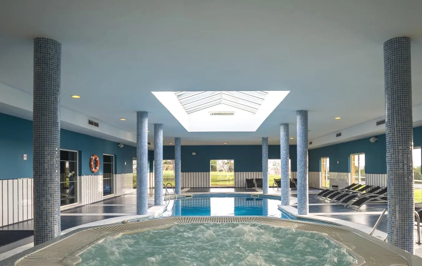Piscina interior com spa Vila Gale Alentejo Vineyard - Clube de Campo em Albernoa Piscina interior com spa Vila Gale Alentejo Vineyard - Clube de Campo em Albernoa