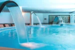 Piscina interior com spa Vila Gale Ampalius em Vilamoura